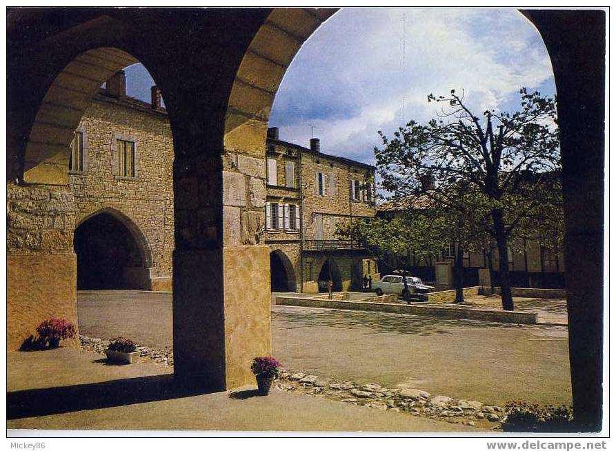 MONFLANQUIN---1972--Ancie Nne  Bastide Du XIIIème(voiture Peugeot 404) ,cm Par Photo Studio Garnier-- - Monflanquin