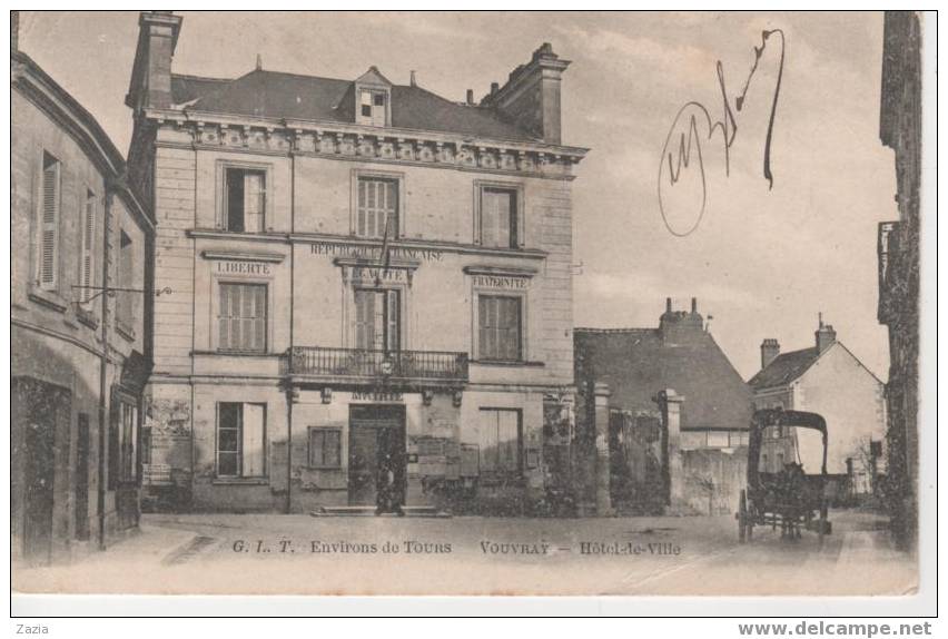 37.067/ VOUVRAY - Hôtel De Ville - Vouvray