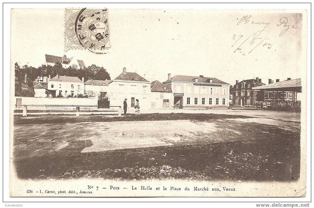 CPA De POIX - La Halle Et La Place Du Marché Aux Veaux. - Poix-de-Picardie