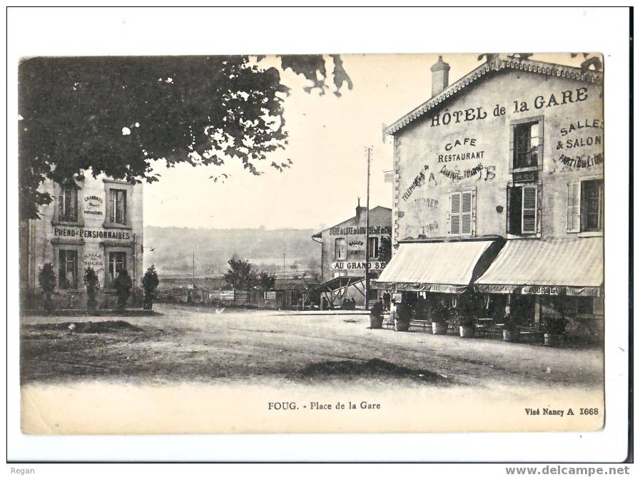 CPA---54----FOUG----PLACE De La GARE----HOTEL De La GARE - Foug