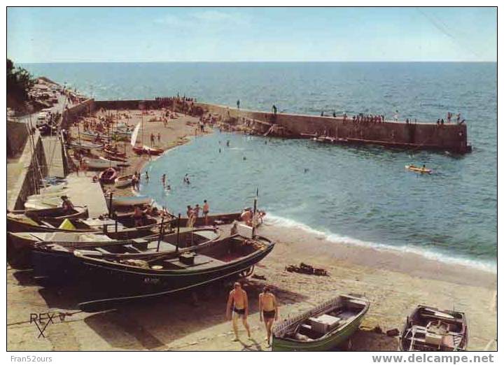 Guétahry Le Port Et Sa Petite Plage Bateaux De Pêche - Guethary