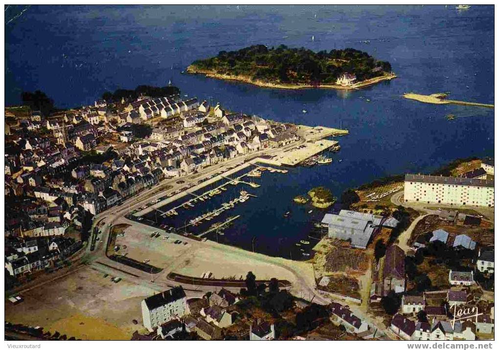 CPSM. TREBOUL DOUARNENEZ. LE NOUVEAU PORT DE PLAISANCE DE TREBOUL ET L´ILE TRISTAN. DATEE 1974. - Tréboul