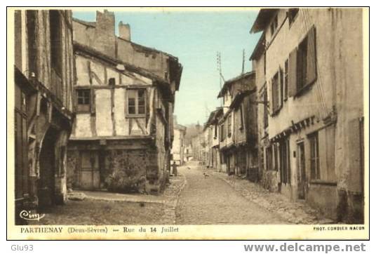 Parthenay (79) - Rue Du 14 Juillet - Parthenay