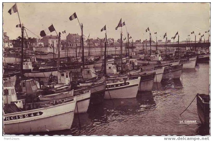 La Turballe Le Port Un Jour De Fête Bateaux De Pêche - La Turballe