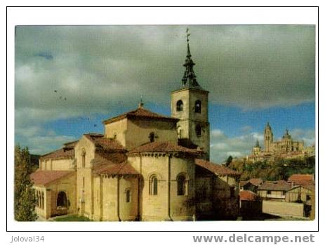 Espagne - SEGOVIA - Eglise De Saint Lillan, Au Fond La Cathédrale - Segovia
