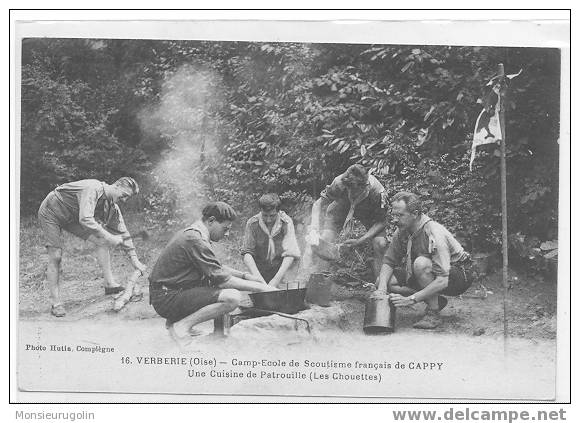 60 )) VERBERIE, Camp école De Scoutisme Français De Cappy, Une Cuisine De Patrouille, (les Chouettes) ANIMEE (SCOUT) - Verberie