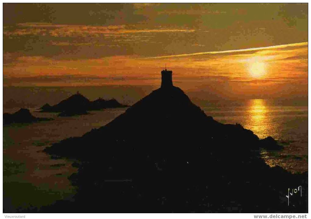 CPSM.COUCHER DE SOLEIL SUR LES ILES SANGUINAIRES. DATEE 1988. - Controluce