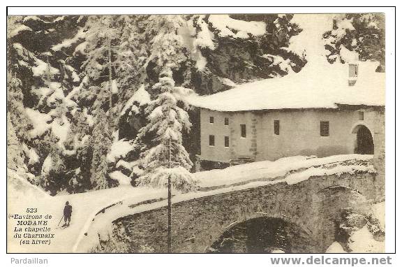 73. ENVIRONS DE MODANE. LA CHAPELLE DU CHARMAIX SOUS LA NEIGE. GROS PLAN. PONT. SKIEUR. - Modane