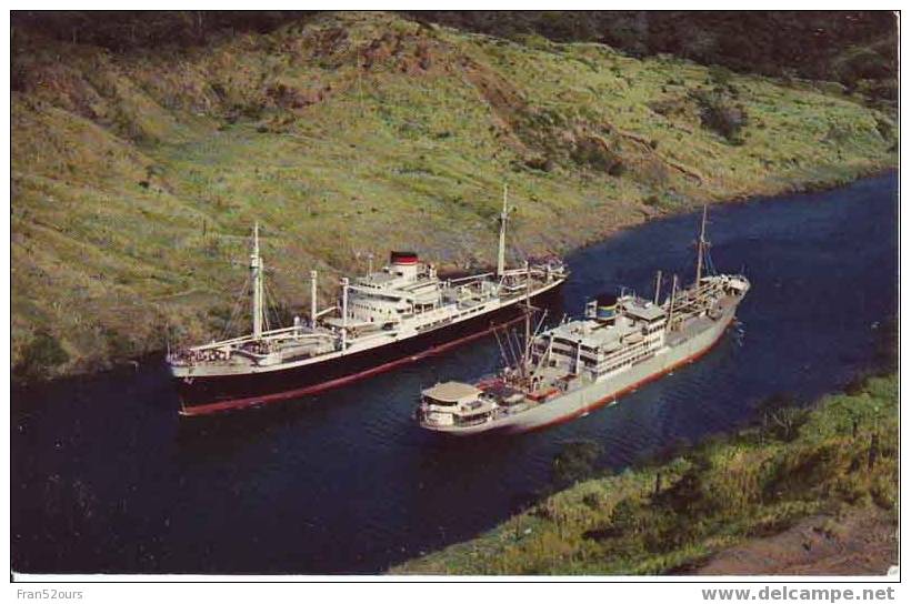 Canal Du Panama Una Operacion Muy Dificil Two Ocean Liners Bateaux - Panama