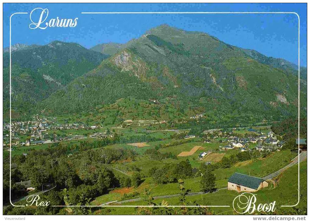 CPSM. VALLEE D´OSSAU. A GAUCHE ,LARUNS. A DROITE,BEOST. - Midi-Pyrénées