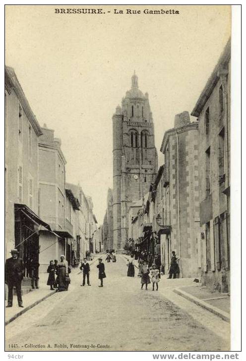 CPA  (79)  BRESSUIRE  La Rue Gambetta - Bressuire