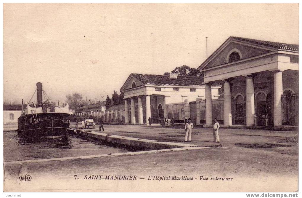 Saint Mandrier.L'hôpital Maritime.  Vue Extérieure ( Bateau à Quai ) - Saint-Mandrier-sur-Mer