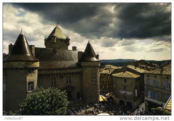 07 - ARDECHE - AUBENAS - CHATEAU - PLACE De L'HOTEL De VILLE Un JOUR De MARCHE - Edit.THEOJAC - Aubenas