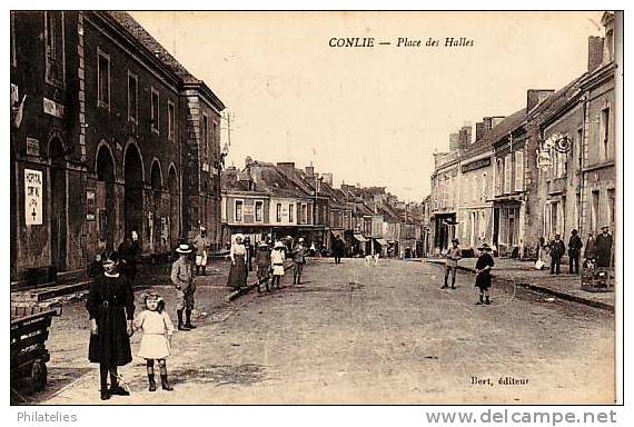 CONLIE   PLACE DES HALLES - Conlie