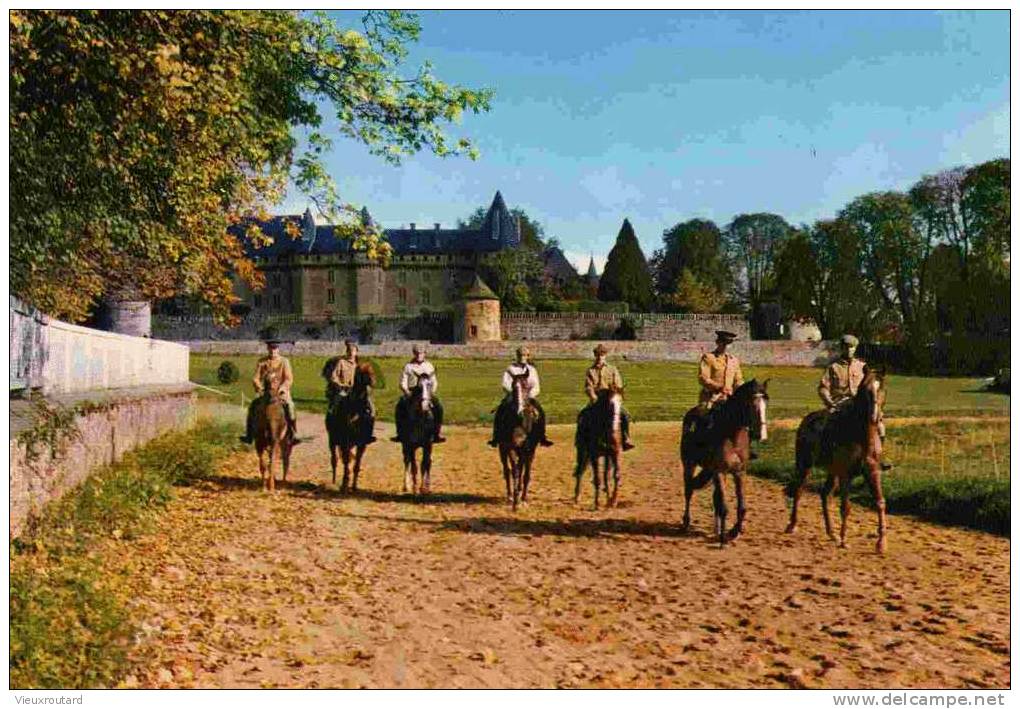 CPSM. HARAS DE POMPADOUR. LES GROOMS DU HARAS A L´ENTRAINEMENT SUR L´HIPPODROME. - Arnac Pompadour