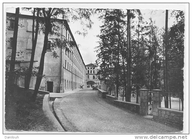 07 / LARGENTIERE, Centre Médico Pédagogique De Bethanie, Le Porche, Un Des Pavillons, Et L'allée Qui Conduit Au Parc, - Largentiere