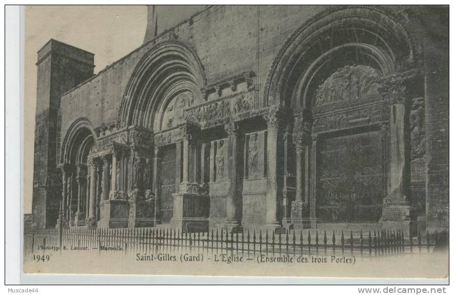 ST GILLES - L EGLISE ENSEMBLE DES TROIS PORTES - Saint-Gilles