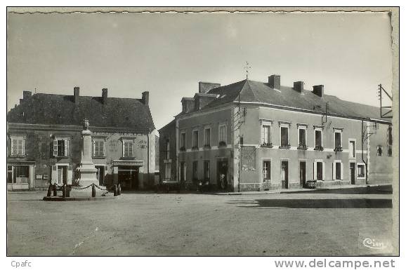 BRULON : Place Albert-Liébault , Monument Aux Morts - Brulon