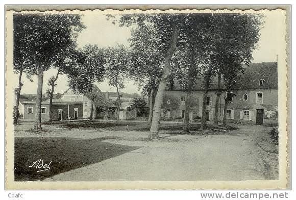 BRULON : Place De La Vieille Halle - Brulon