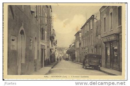 46 - GOURDON - L' Avenue Gambetta - Gourdon