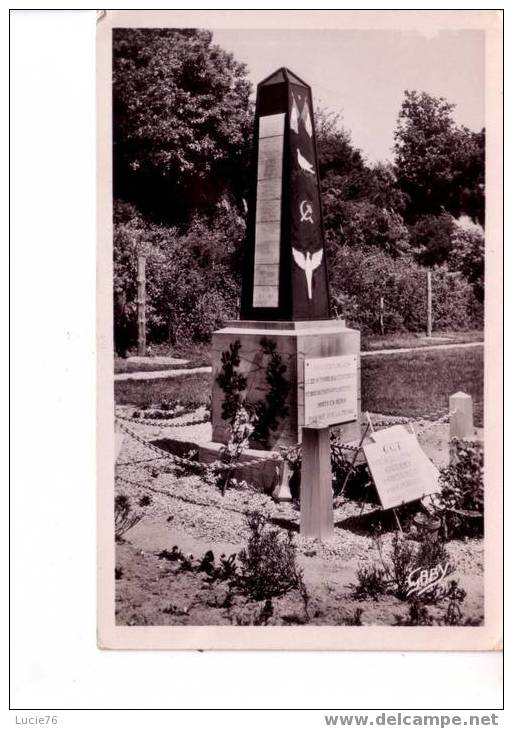 CHATEAUBRIANT  -  N° 99   - Monument élevé à La Mémoire Des 27 Fusillés Du 22/10/1941 - Châteaubriant