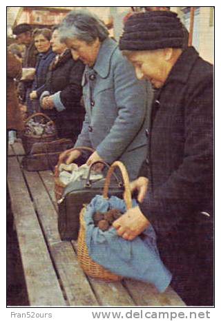 Le Marché Aux Truffes Truffiers - Marktplaatsen