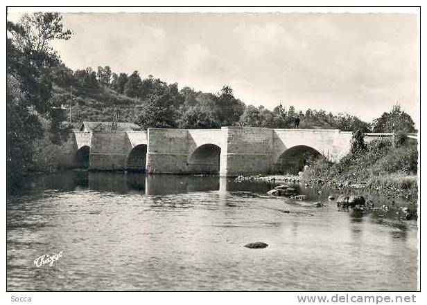 Le MOUTIER D´AHUN - Le Pont Sur La Creuse XIIè S. - Moutier D'Ahun