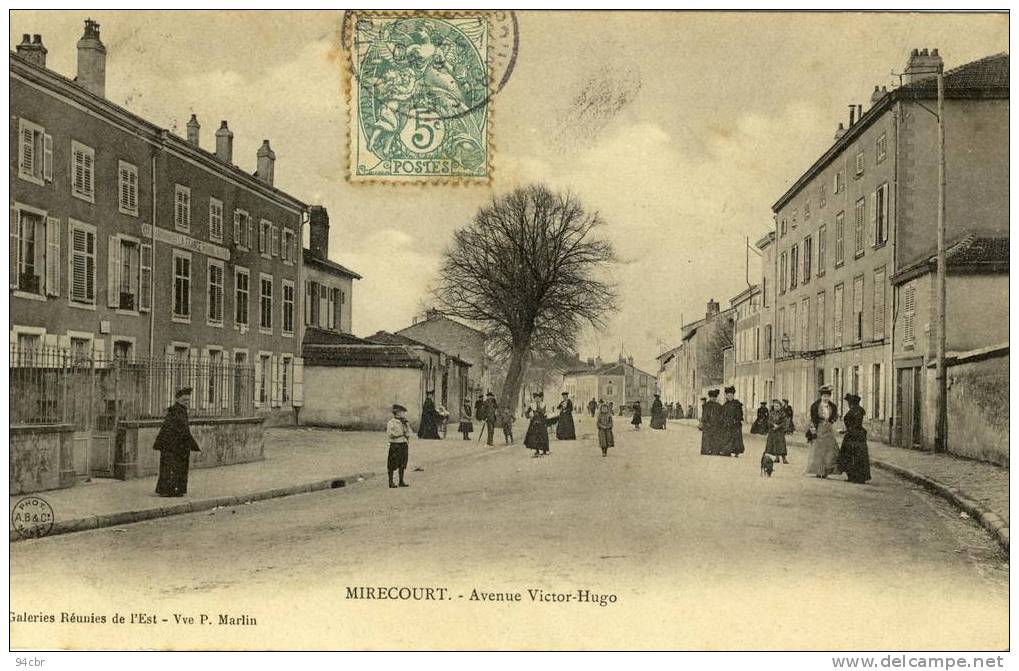 CPA (88) MIRECOURT  Avenue Victor Hugo - Mirecourt