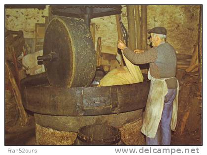 à Travers Le Lot Fabrication De L'huile De Noix Moulin Huilerie - Cultivation