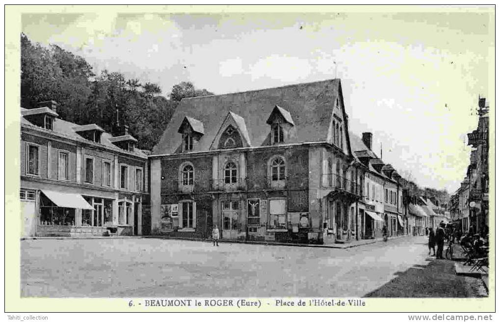 BEAUMONT-le-ROGER - Place De L'Hôtel De Ville - Beaumont-le-Roger