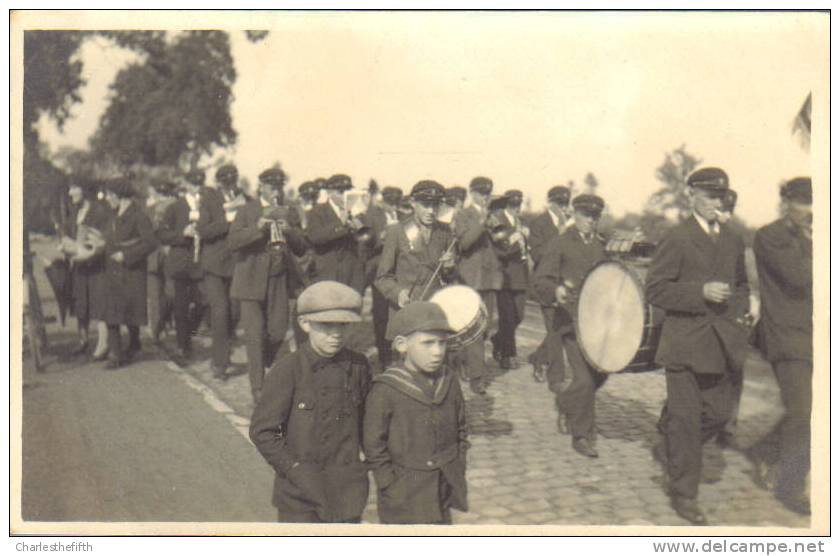 CARTE PHOTO TIRAGE ARGENTIQUE - PARADE PROCESSION  FOLKLORIQUE AU LIMBOURG ( Belgique ) Nr 1 - Autres & Non Classés