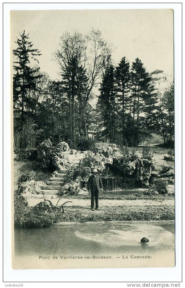 CPA 91.-VERRIERES-le-BUISSON.- LE PARC.--La Cascade, 1 Homme Pose.- (RTF 300) - Verrieres Le Buisson