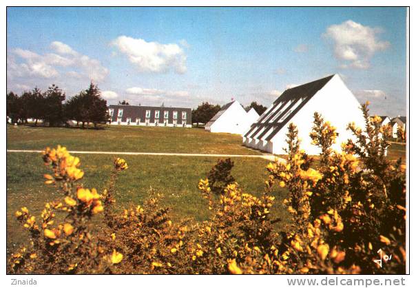 CARTE POSTALE  DE GUIDEL - VILLAGE DE VACANCES FAMILLES - LES PAVILLONS DU VILLAGE - Guidel