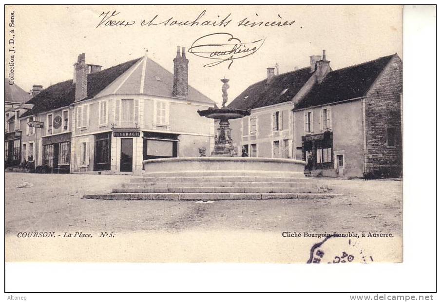 Courson : La Place - Courson-les-Carrières