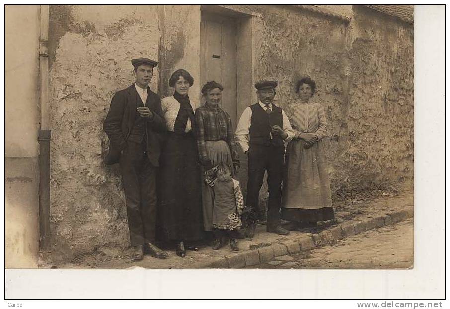 LUZARCHES - Famille Vallet Carte Photo. - Luzarches