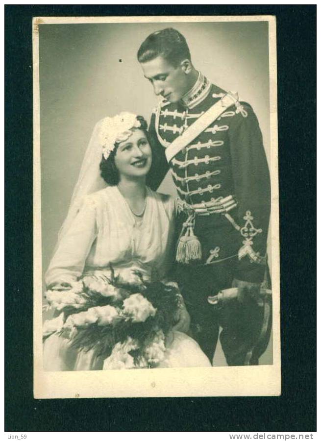 D2506 / Marriages  WEDDING - GUARDSMAN - MILITARY UNIFORM  Bulgaria  Vintage REAL Photo 1946s - Noces