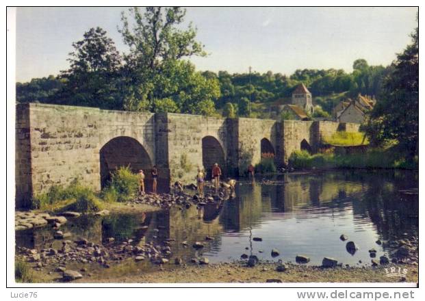 MOUTIER D´AHUN - Le Pont Romain Et L´Eglise - N° A 7 - Moutier D'Ahun