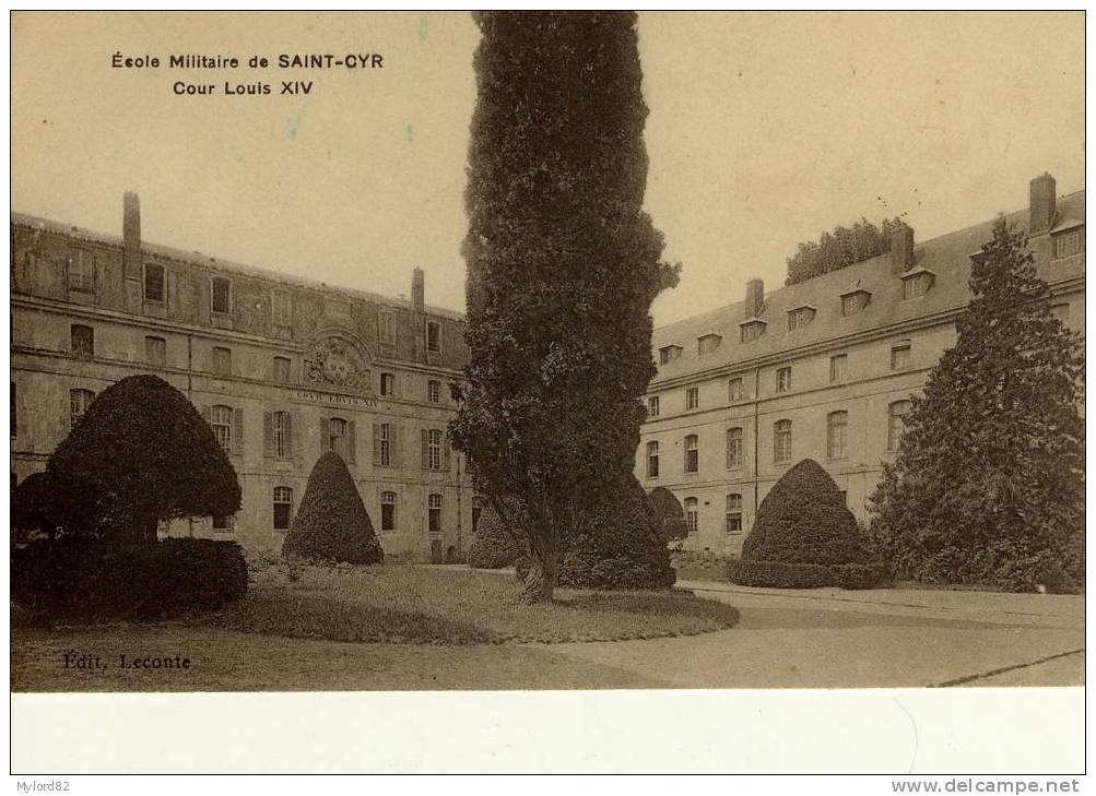 Ecole Militaire De SAINT CYR Cour Louis XIV - St. Cyr L'Ecole