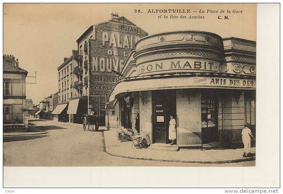 ALFORTVILLE - La Place De La Gare Et La Rue Des Acacias. - Alfortville