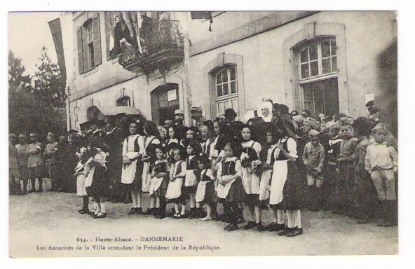 HAUT-RHIN  /  DANNEMARIE ( Haute-Alsace ) /  LES AUTORITES DE LA VILLE ATTENDANT  RAYMOND POINCARE ( 1914/18 ) - Dannemarie
