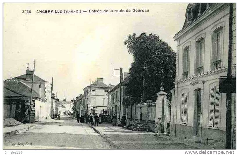 91 ANGERVILLE Entrée De La Route De Dourdan  Superbe - Angerville