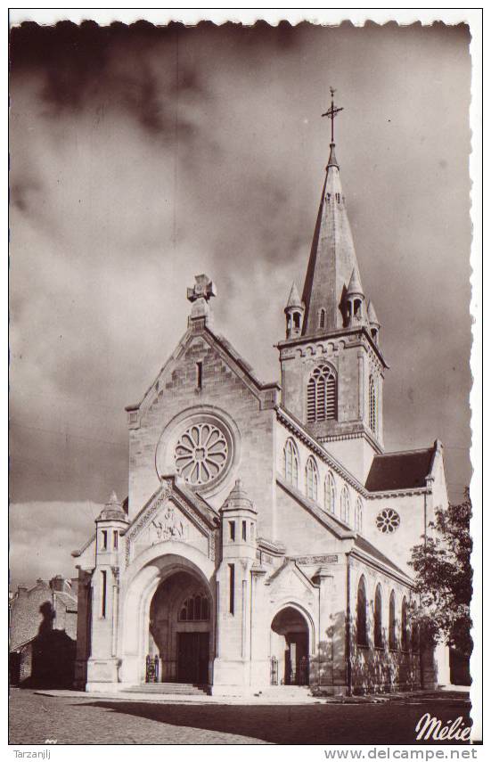 CPSM De Chauny (Aisne 02): L'Eglise Saint Martin - Chauny