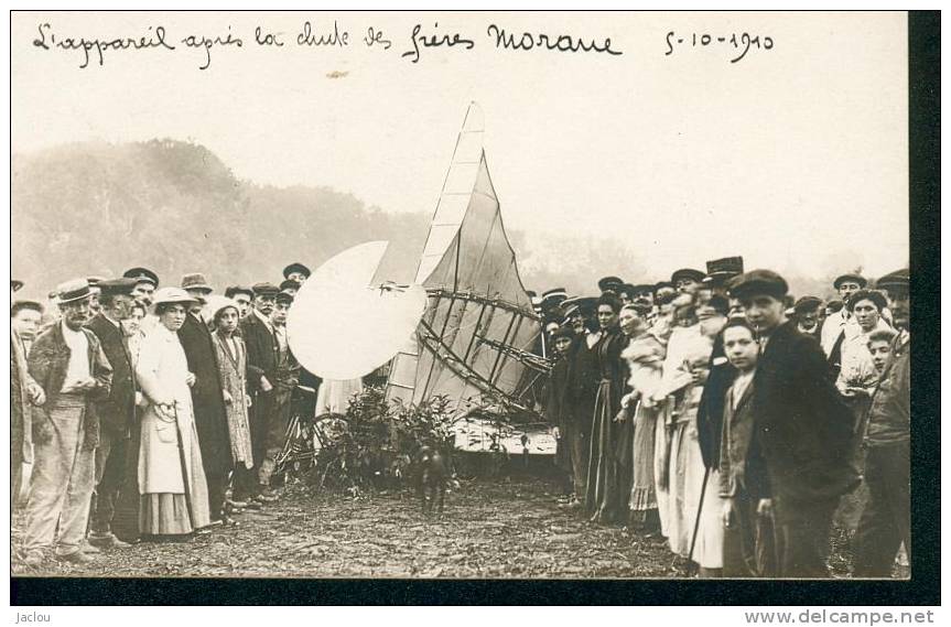 CARTE PHOTO APPAREIL APRES LA CHUTE DE L´APPAREIL DES FRERES MORANE LE 5/10/1910 REF1705 - Ongevalen