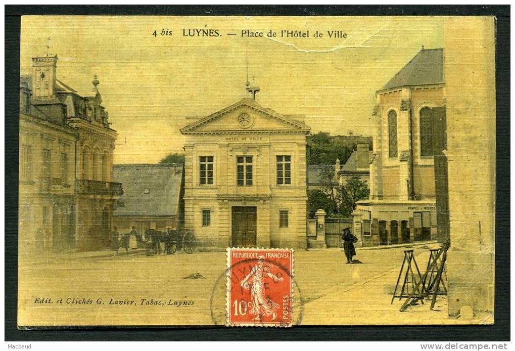 37 - LUYNES - Place De L'Hôtel De Ville - CARTE TOILÉE ANIMÉE - Luynes