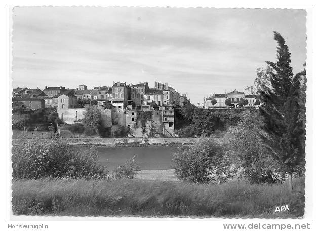 47 ) FL ) TONNEINS, La Place Du Chateau Vue De St Germain,  CPSM N&B Grand Format, APA POUX Edit - Tonneins