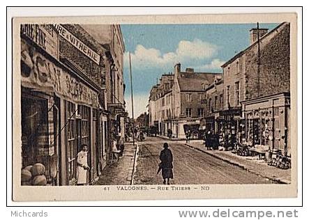 CPA 50 VALOGNES - Rue Thiers - Valognes