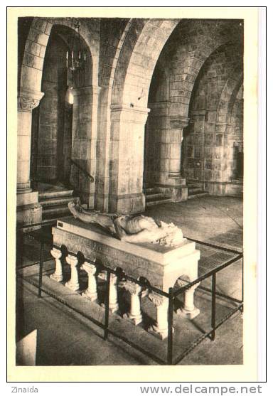 CARTE POSTALE DE LA BASILIQUE DES SAINTS FERREOL ET FERJEUX DE BESANCON  - DOUBS - LA CRYPTE ET LE CHRIST AU TOMBEAU - Churches & Cathedrals