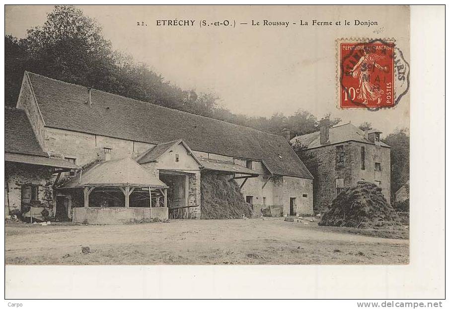 ETRECHY - Le Roussay - La Ferme Et Le Donjon. - Etrechy