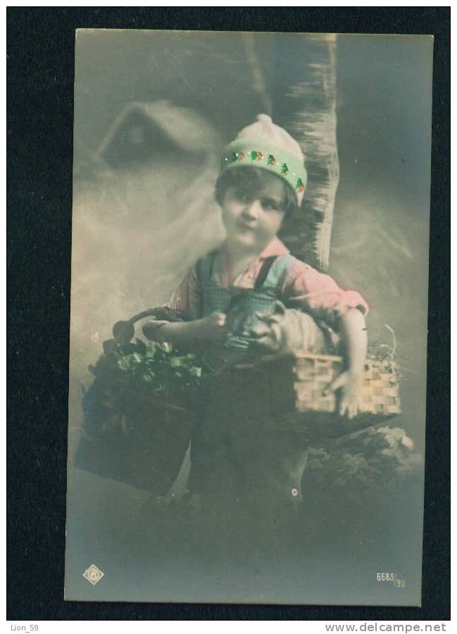 D2659 / Christmas LITTLE GIRL HAT BASKET PIG Animals Pc Publisher: GPO Series - # 6689/90-2 /1910s - Schweine