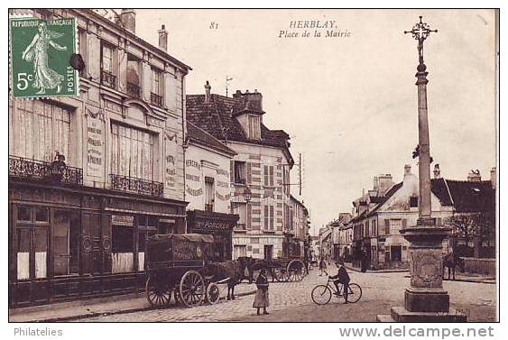 HERBLAY   PLACE DE LA MAIRIE - Herblay